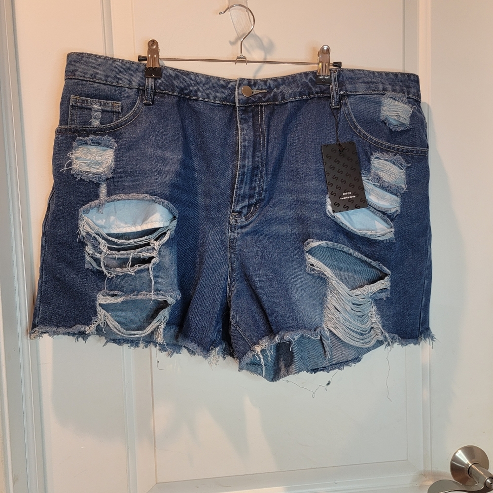 NWT SheinSXY Medium Washed Distressed Shorts Size 4XL